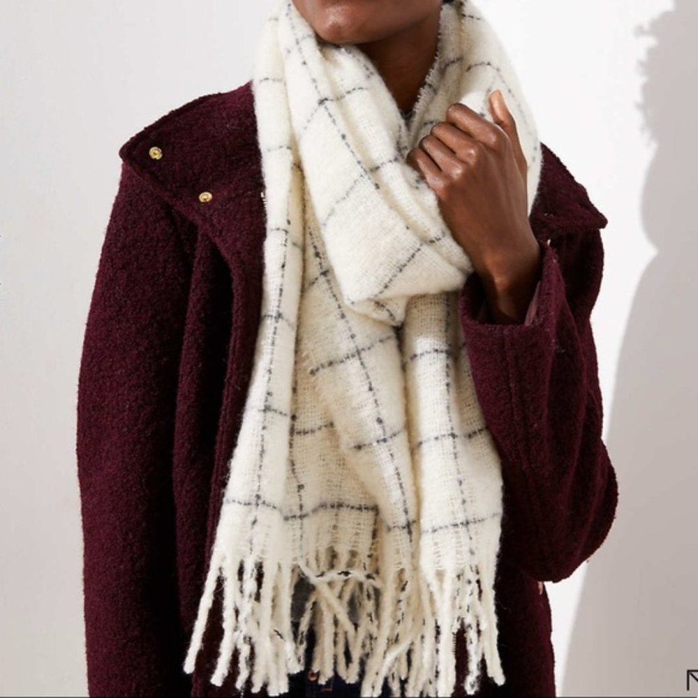 NWT LOFT Women's Boucle‎ Plaid Blanket Scarf